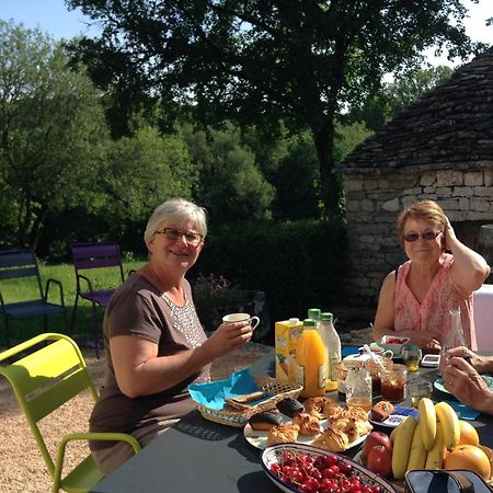 Bed and Breakfast Les Roulottes Du Lot Gramat Exterior foto