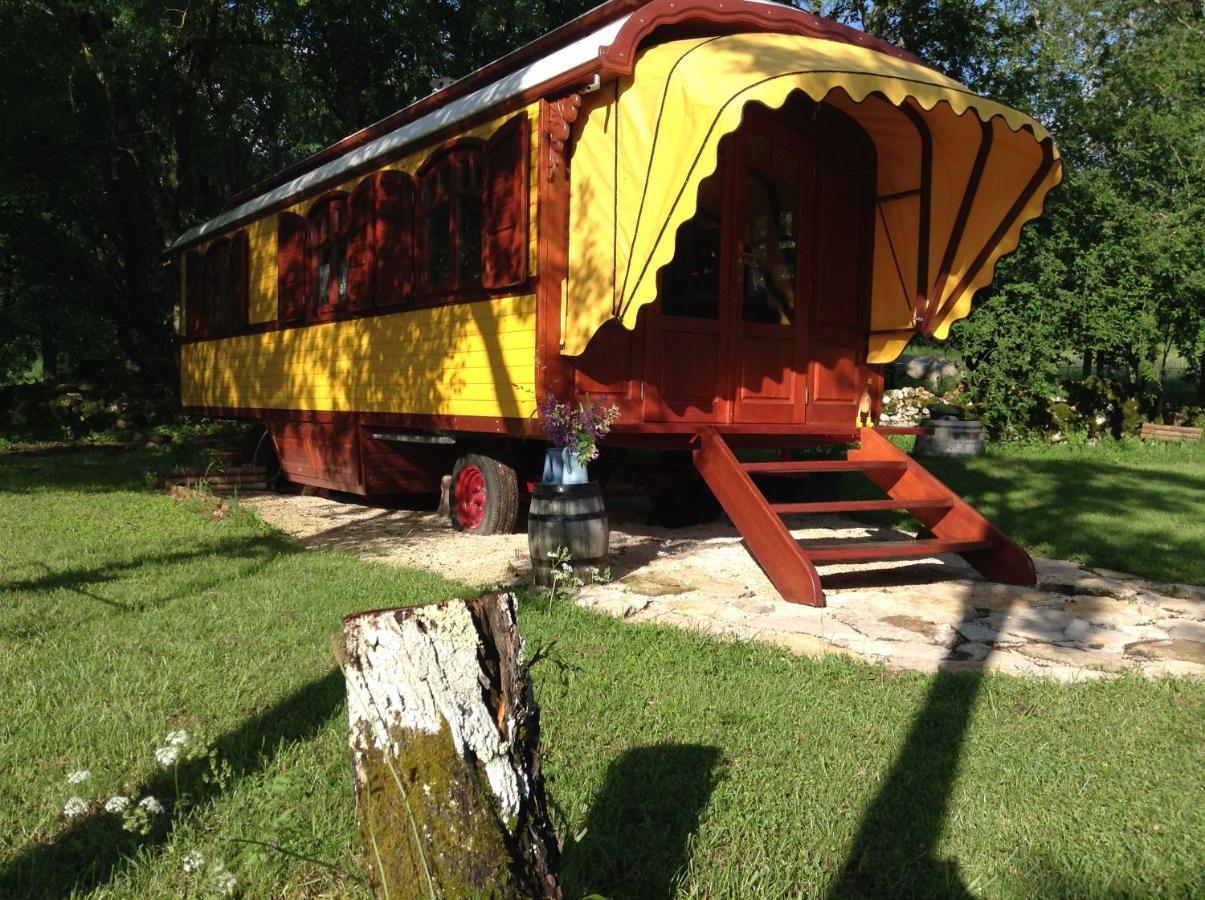 Bed and Breakfast Les Roulottes Du Lot Gramat Exterior foto